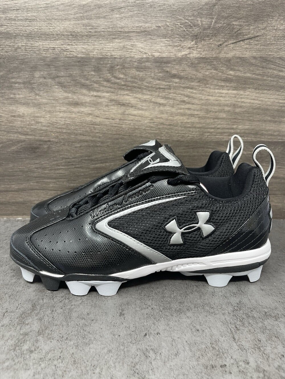 Under Armour Leadoff Cleats Womens Size 7 Black Silver